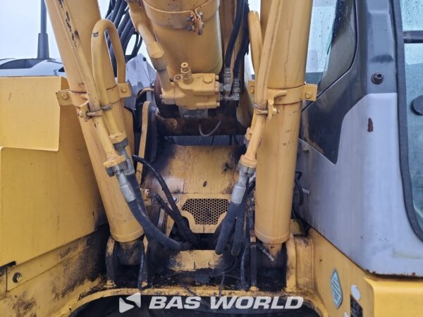 Komatsu PC228 US LC Track – Image 20