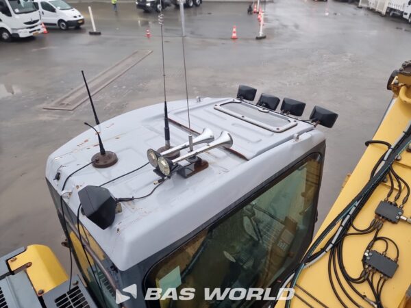 Komatsu PC228 US LC Track – Image 24