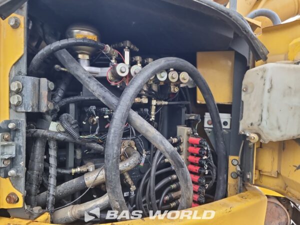 Komatsu PC228 US LC Track – Image 27