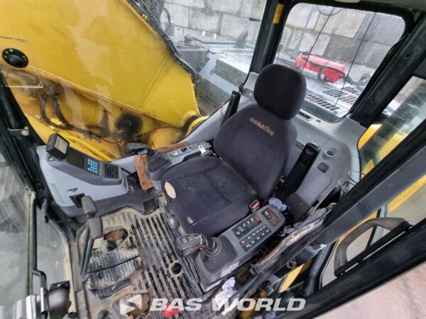 Komatsu PC228 US LC Track – Image 33