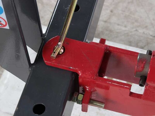 Charrue monosoc pour tracteur Geotech DP20 avec structure renforcée – Image 4