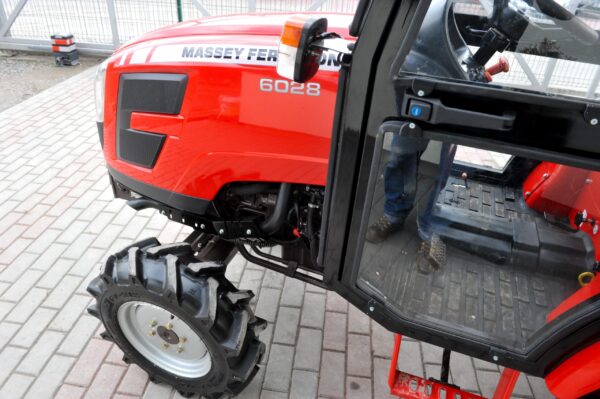 Massey FergusonMF6028 – Image 9