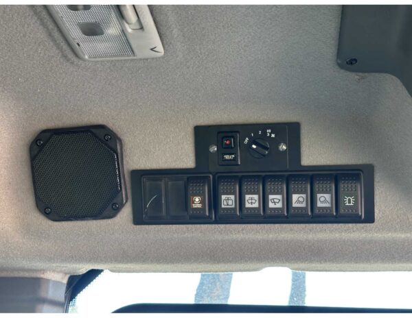 SOLIS S26 HST avec chargeur frontal avec godet – Image 13